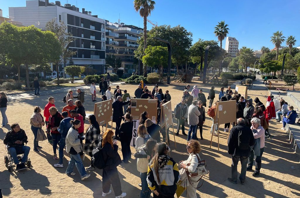 Els testimonis de les persones sense llar protagonitzen l’acte de carrer pel Dia Mundial Sense Llar a Badalona